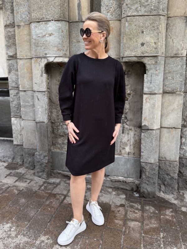 Simi Vincent mekko; musta