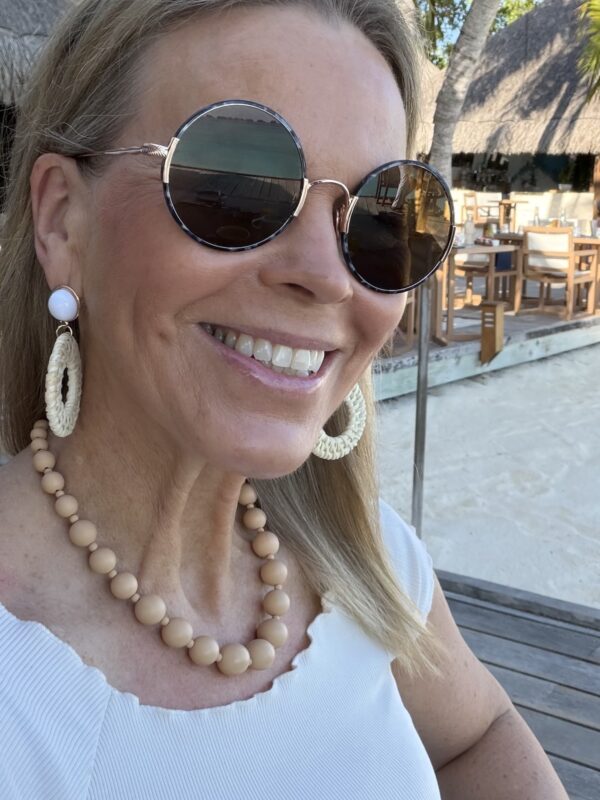 Bead kaulakoru; beige