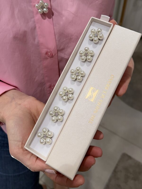 Nappikoru Rosi; hopeaa ja helmiä 6 kpl.