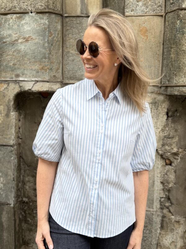 Zelina lyhythihainen paitapusero; vaaleansininen raita