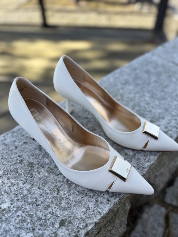 Romy korkokengät; kerma