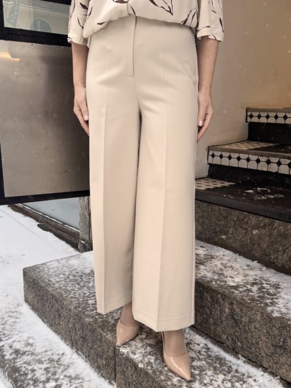 Corinne Wide nilkkahousut; vaalean beige