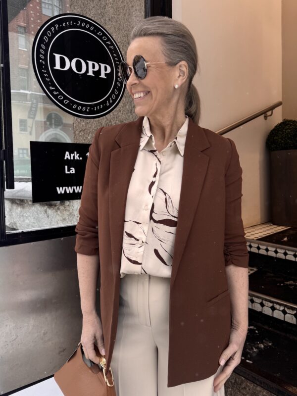 Shirley jakku; cappuccino