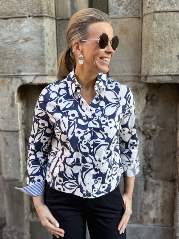 Morgan lyhyt paitapusero; valkoinen/tummansininen kukka