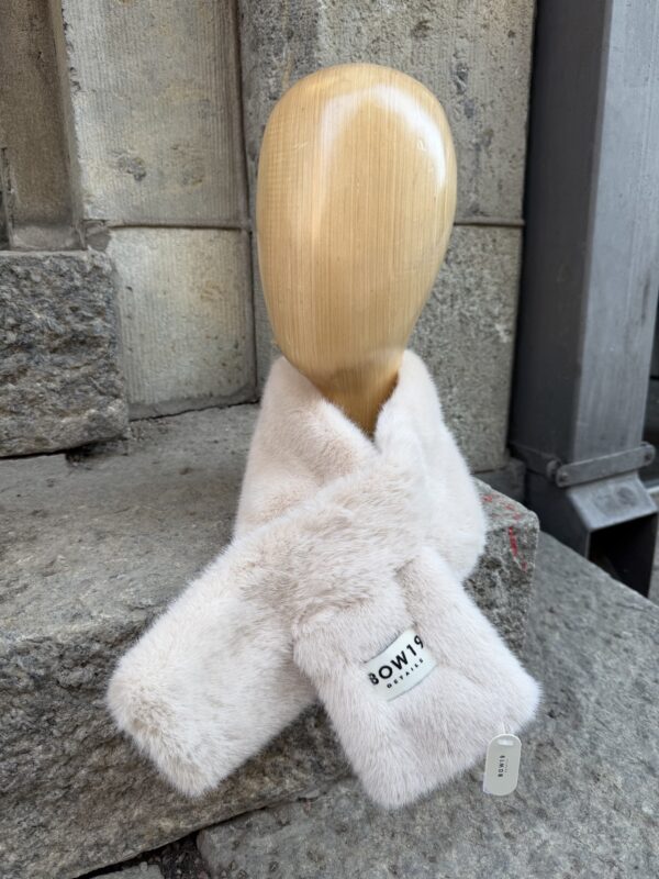 Anais tekoturkiskaulus; luonnonvalkoinen