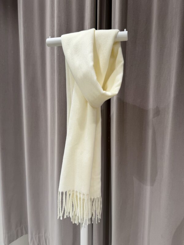 Pipaluk Pasmina huivi; luonnonvalkoinen