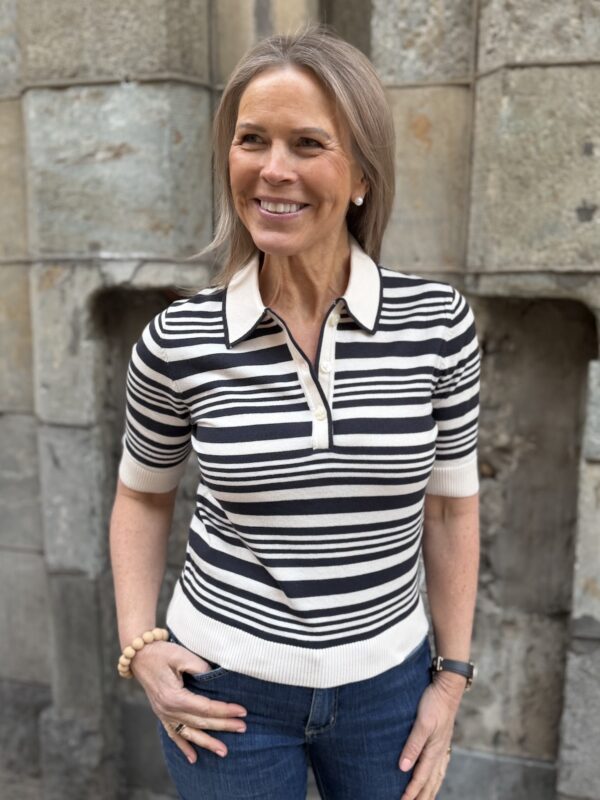 Anetti lyhythihainen paita; tummansininen raita