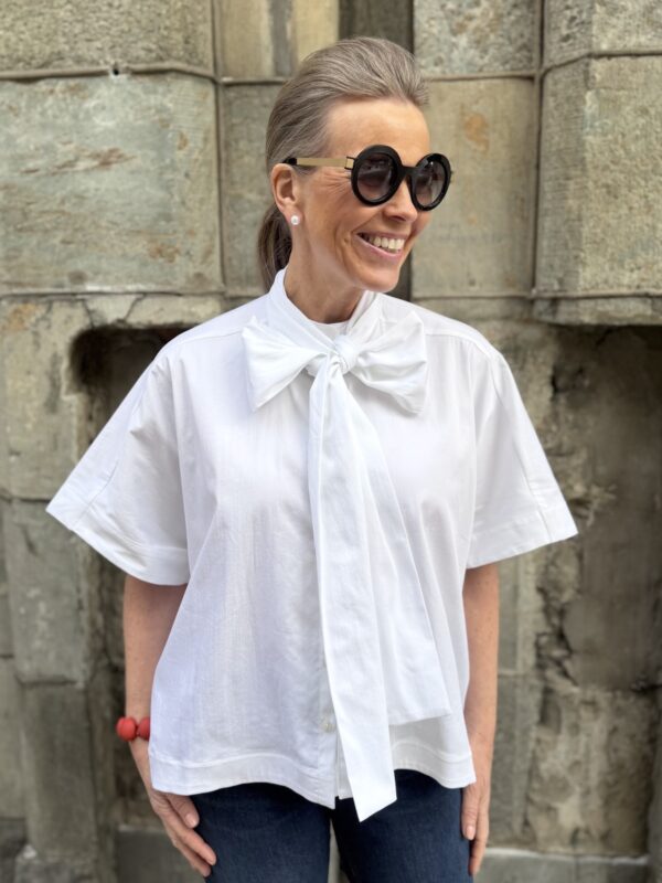 Bea ponchopaita nauhalla; valkoinen