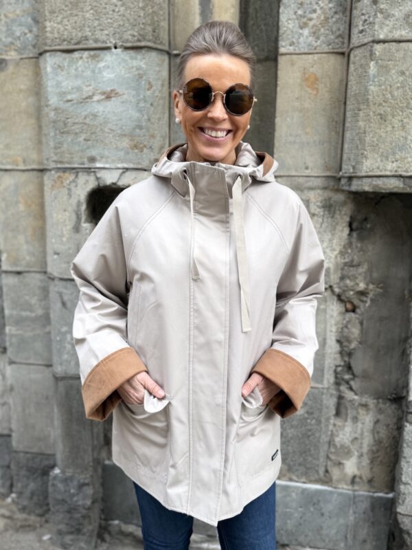 Gracelynn hupullinen takki; vaalea hiekka