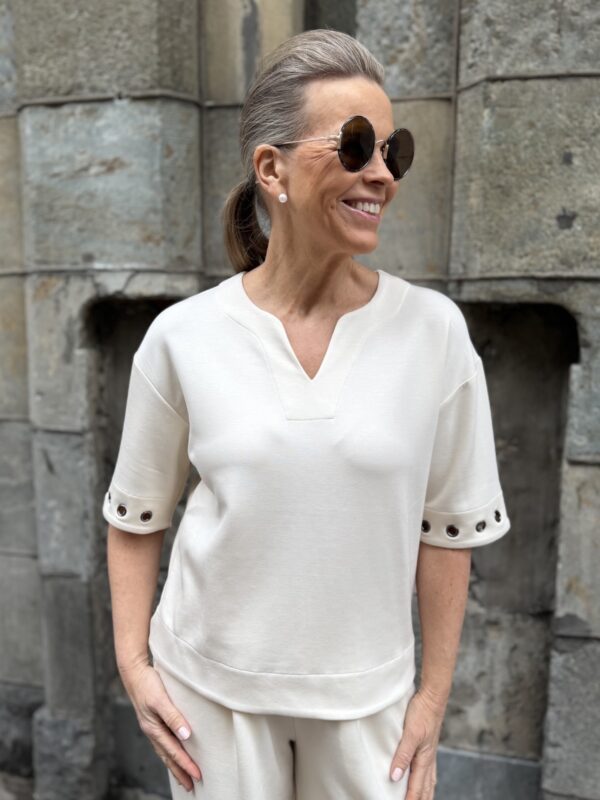 Chabrina T-paita koriste hihoilla; luonnonvalkoinen