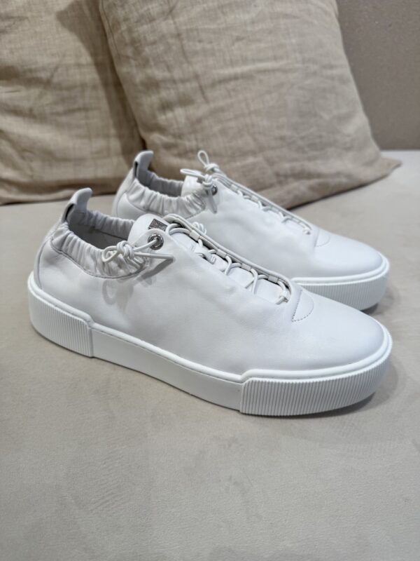 Betzy tennarit joustavilla nauhoilla; valkoinen