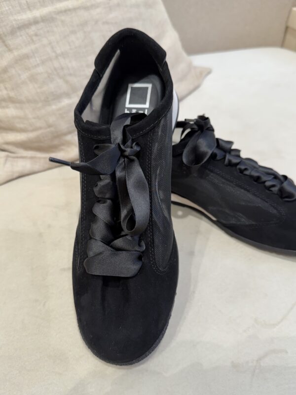 Iwy tennarit silkkinauhoilla; musta