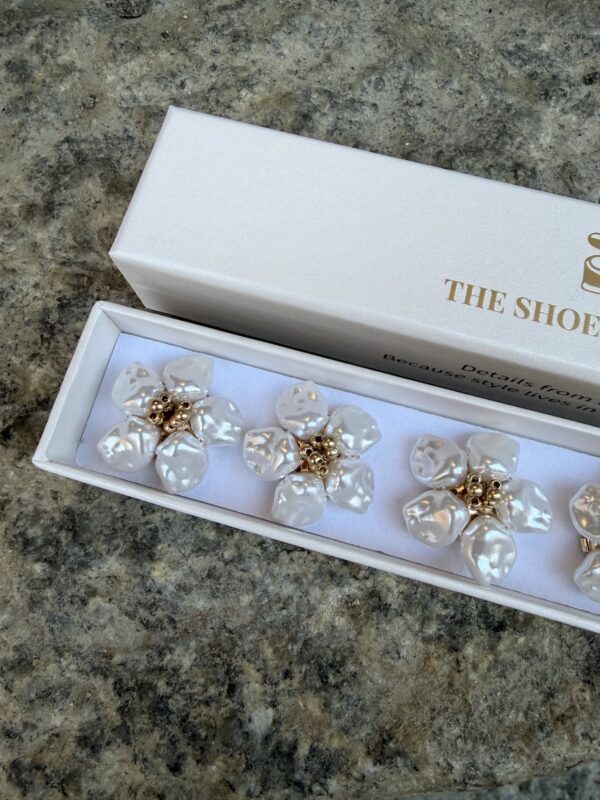 Nappikoru Wilma; kultaa ja helmiä 6 kpl.