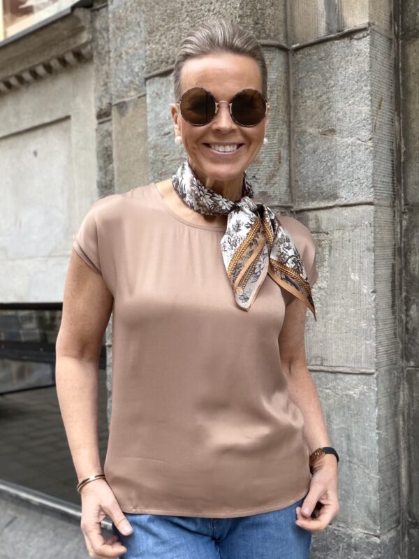 Saara toppi; konjakki