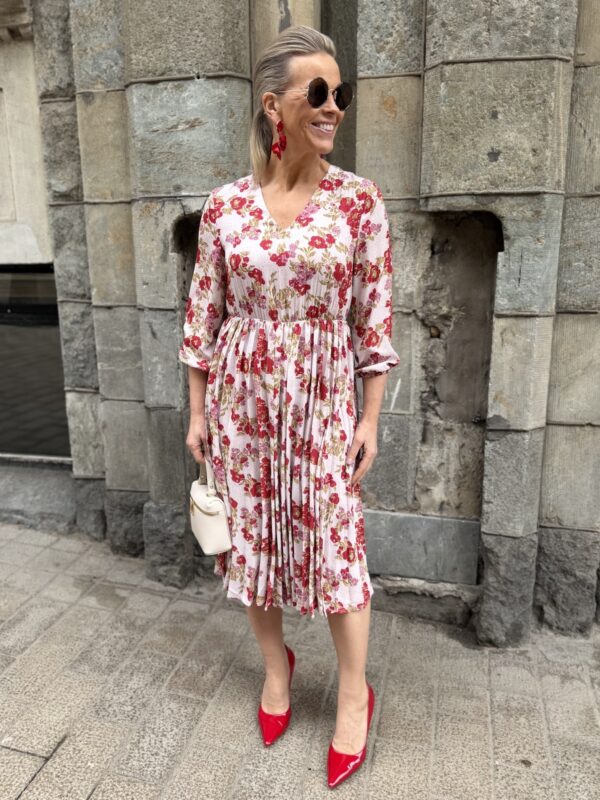 Jenna punakukallinen mekko