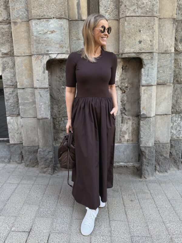 Dagnama midimekko; tummanruskea