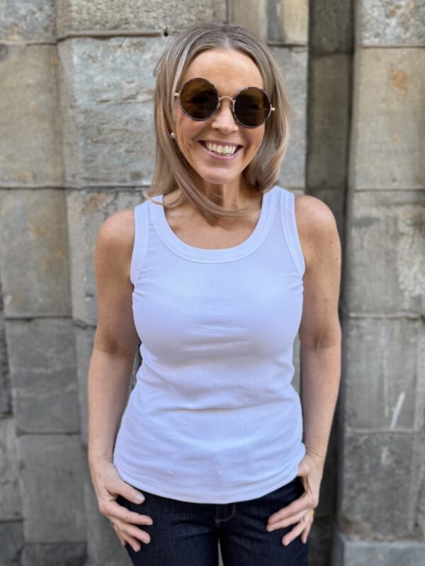 Dagna ribbitoppi; valkoinen