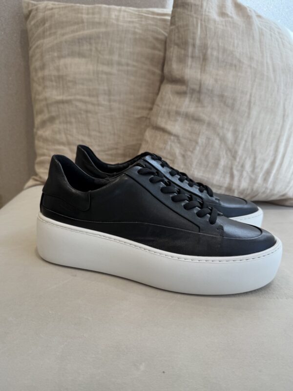 Walory tennarit; musta