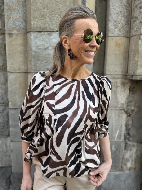 Rosalie paita; haze zebrah