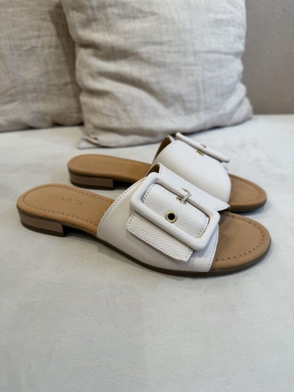 Servo solkisandaalit; kerma