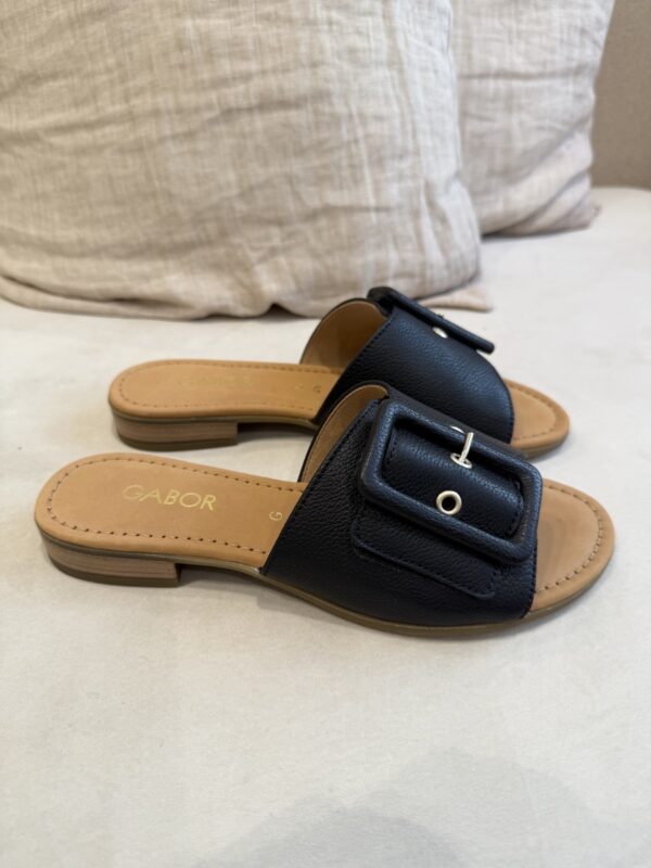 Servo solkisandaalit; musta