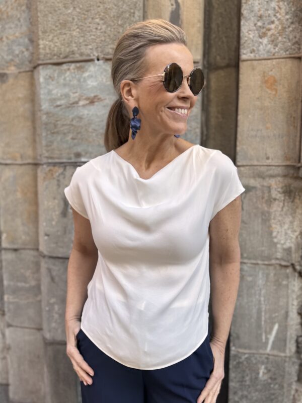 Iina vesiputous paita; valkoinen