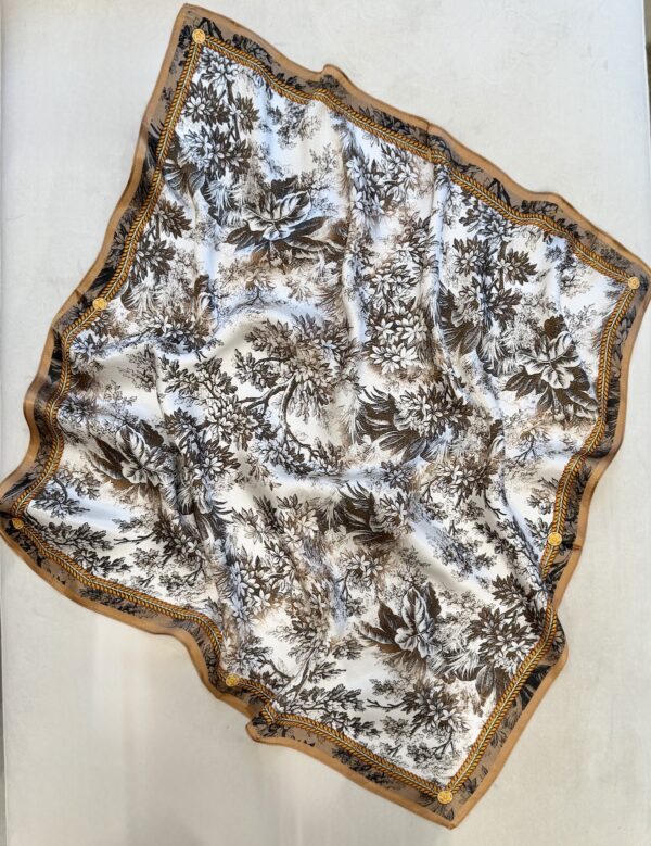 Silkkihuivi 70 x 70 cm; ruskea puu