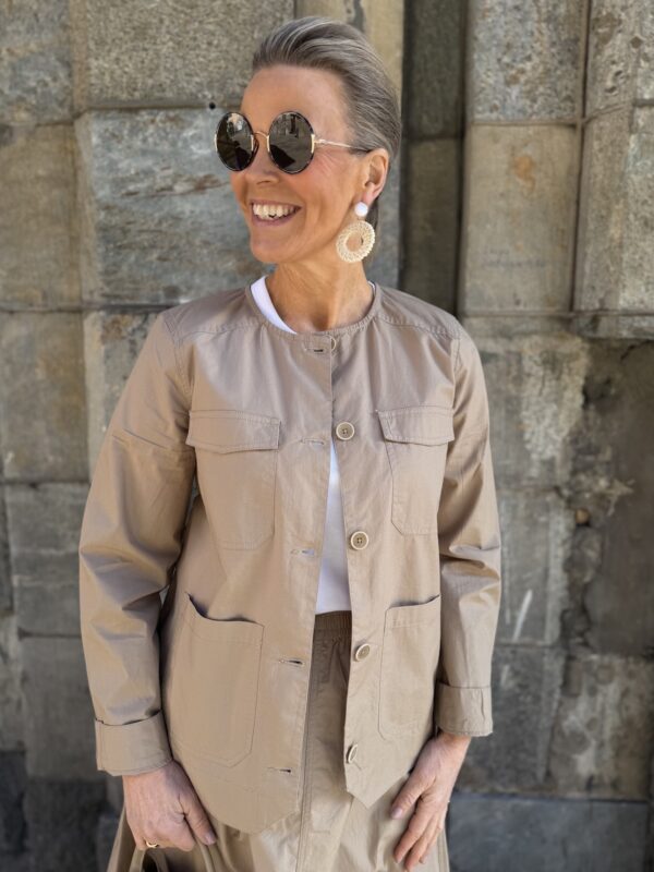 Aziza pusakka; silver mink