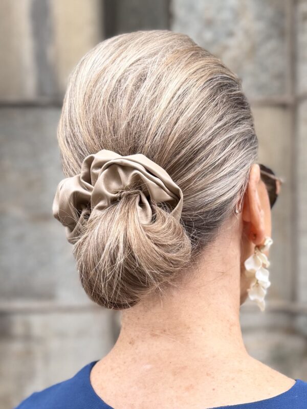 Hiusdonitsi; beige nahka