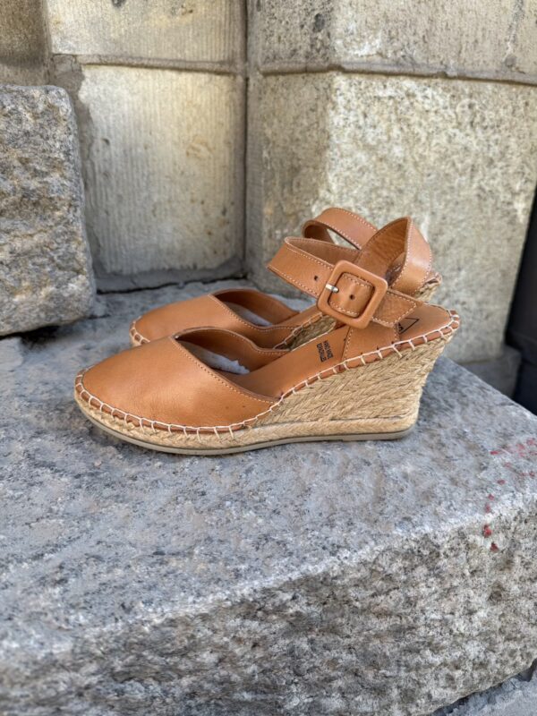 Aurora wedget; konjakki