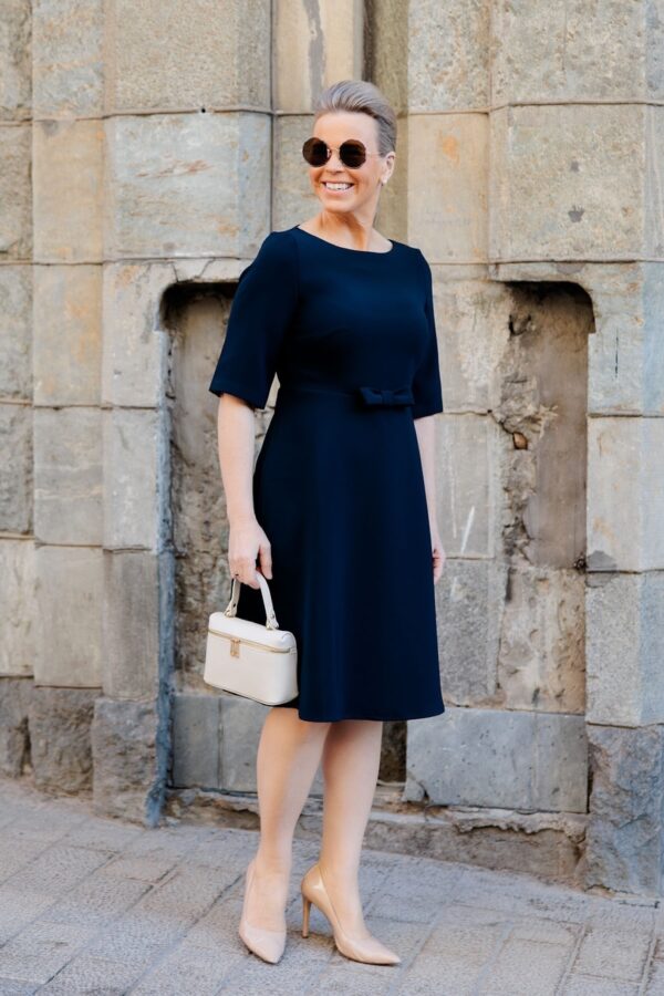 DW Lily mekko rusetilla; tummansininen