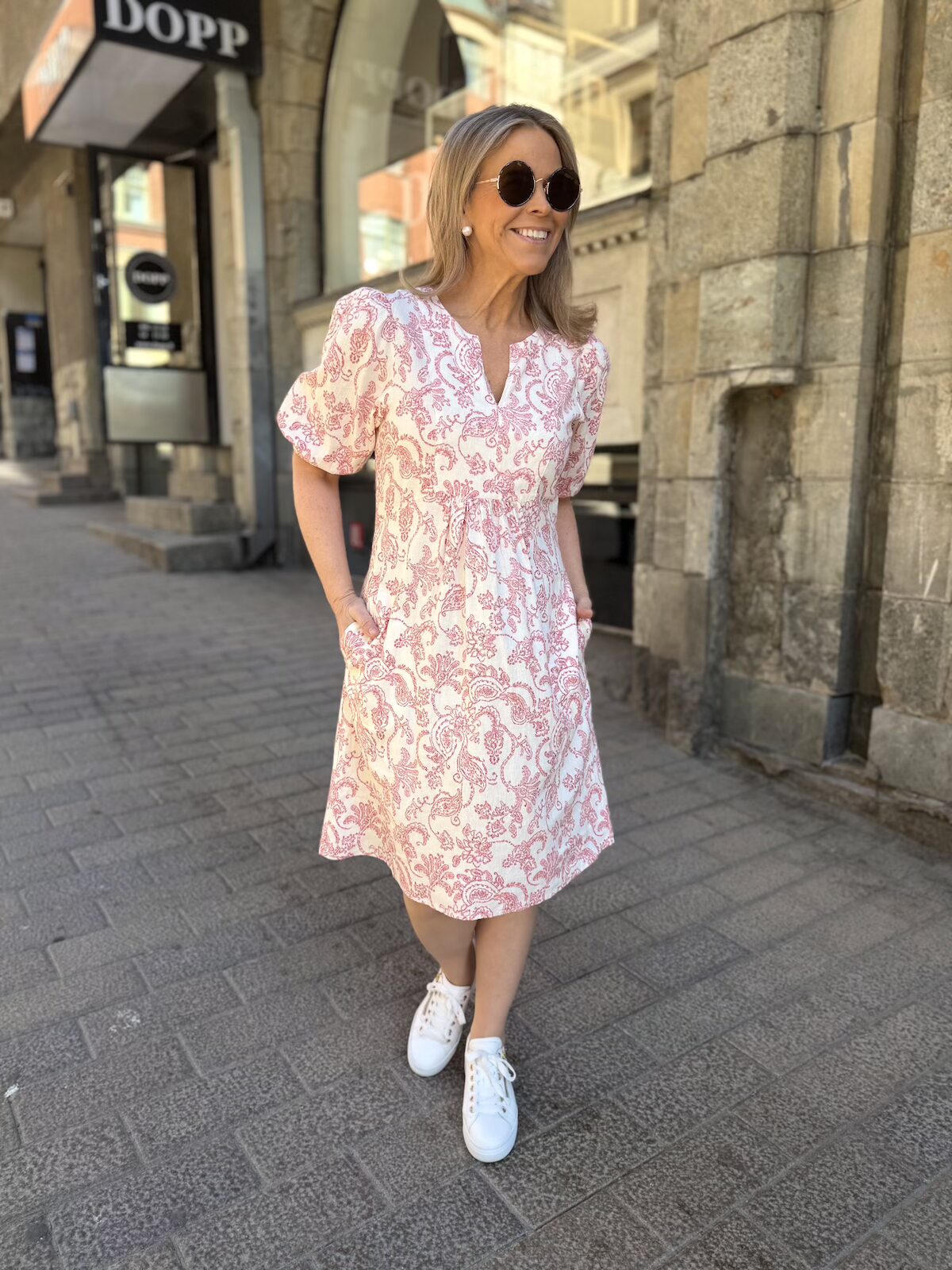 Benete mekko; rosa paisley - Image 4