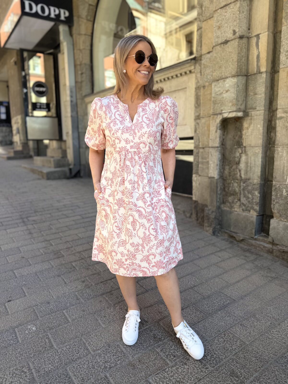 Benete mekko; rosa paisley - Image 3