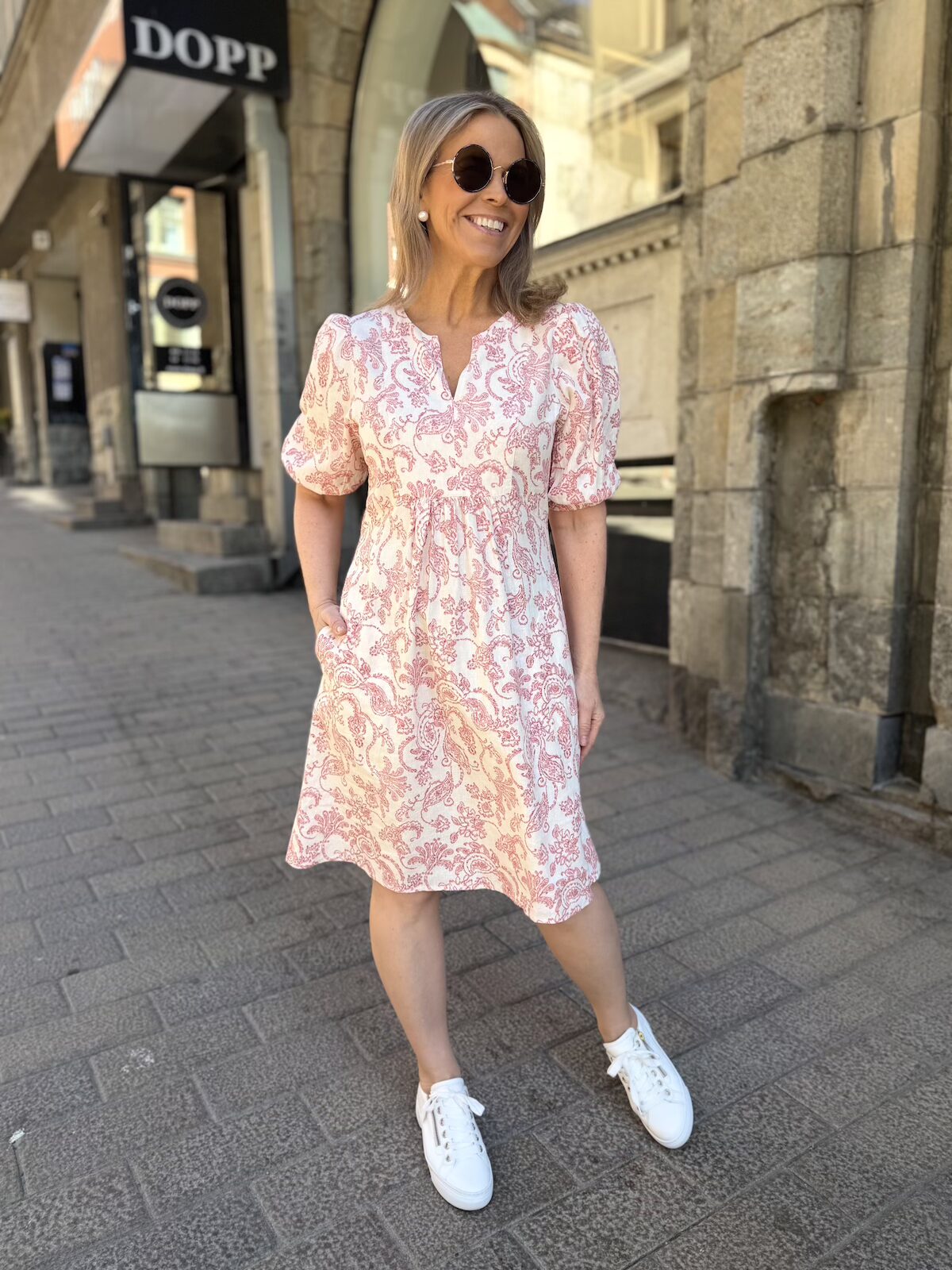Benete mekko; rosa paisley - Image 2