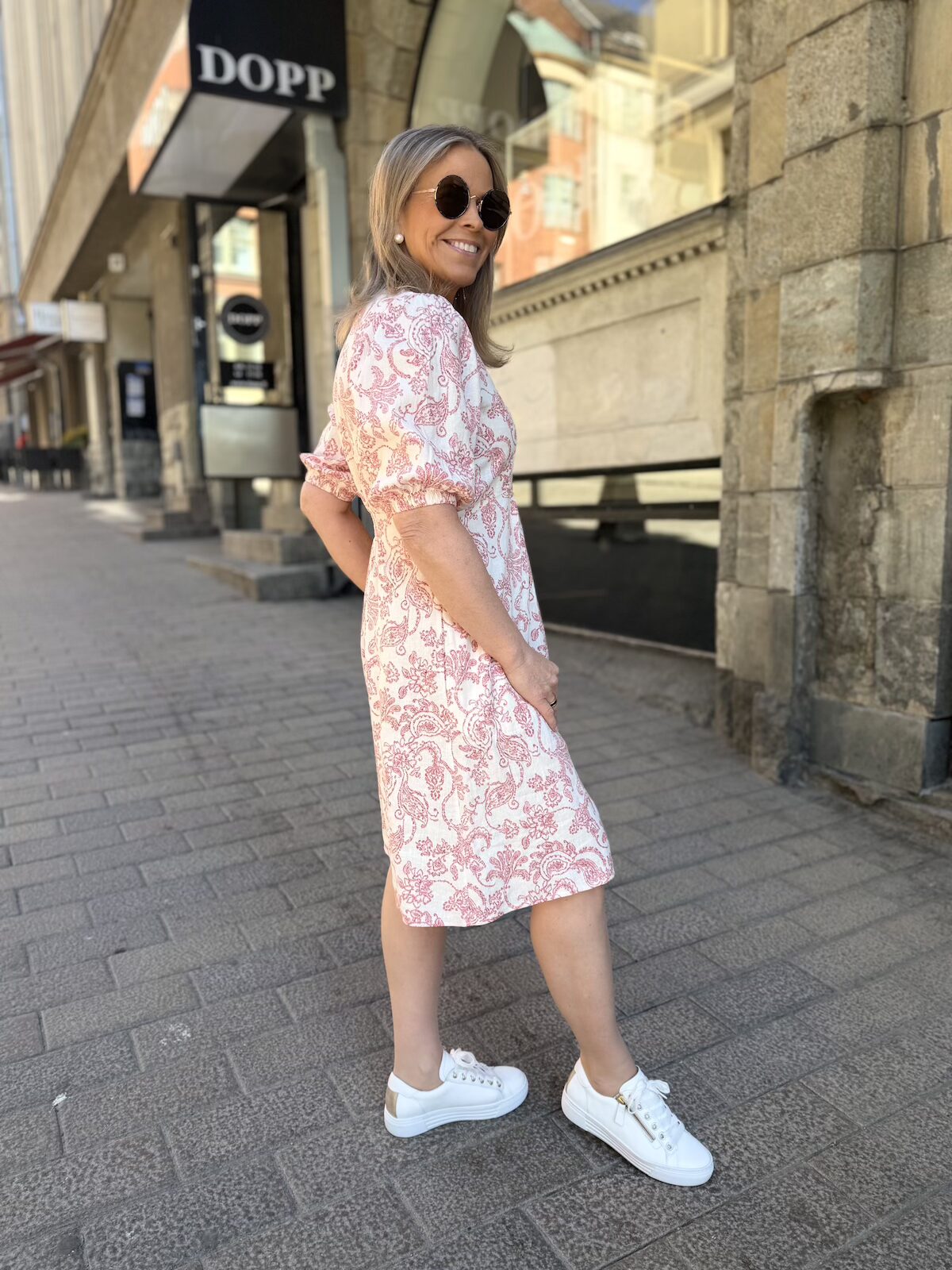 Benete mekko; rosa paisley - Image 5