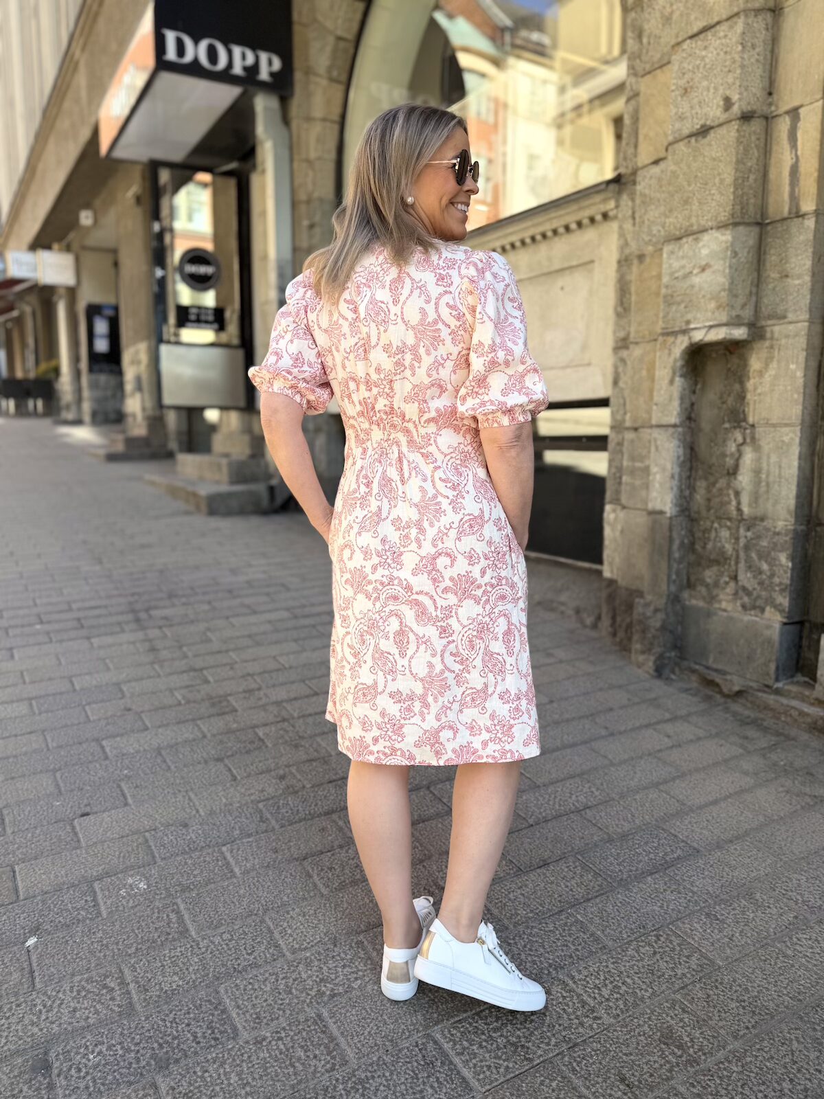 Benete mekko; rosa paisley - Image 6