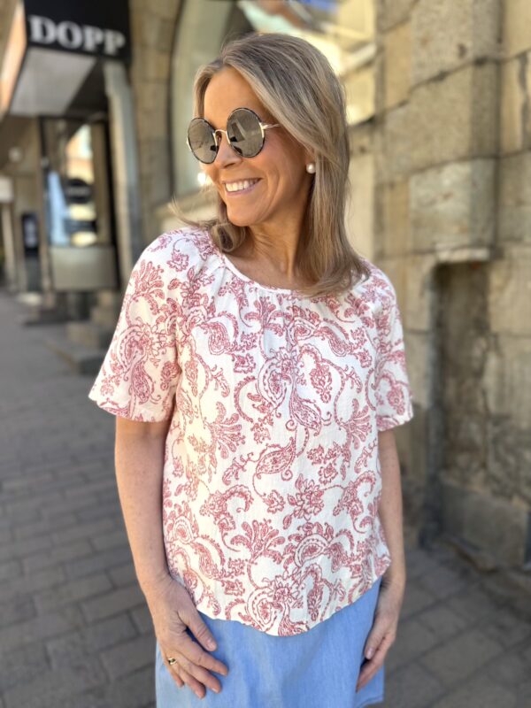 Bentha paita; rosa paisley