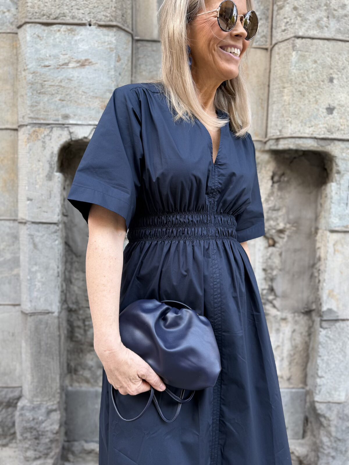 Dumbling clutch; tummansininen - Image 3