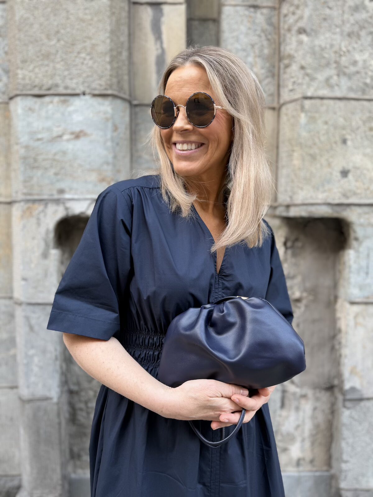 Dumbling clutch; tummansininen - Image 4