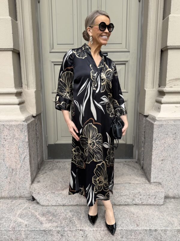 Simbia silkkinen midimekko; musta/kulta