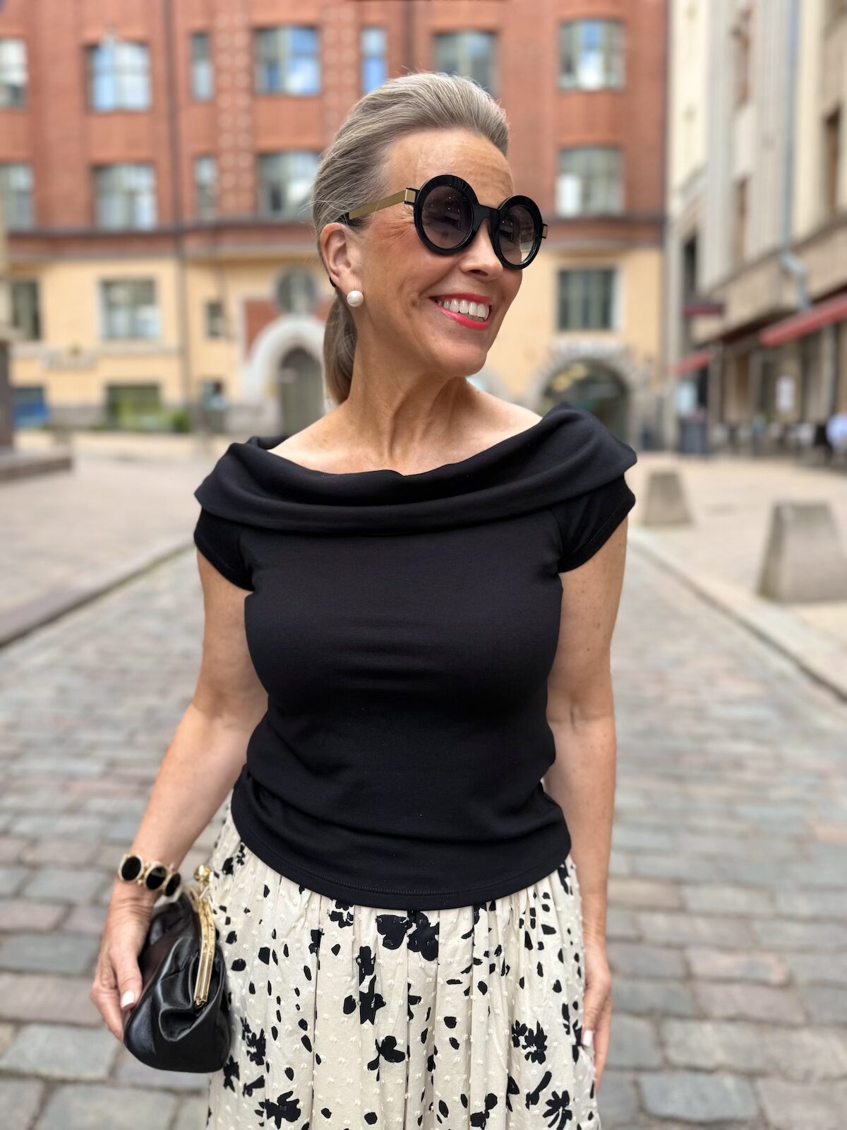 Carmen paita kauluksella; musta - Image 2