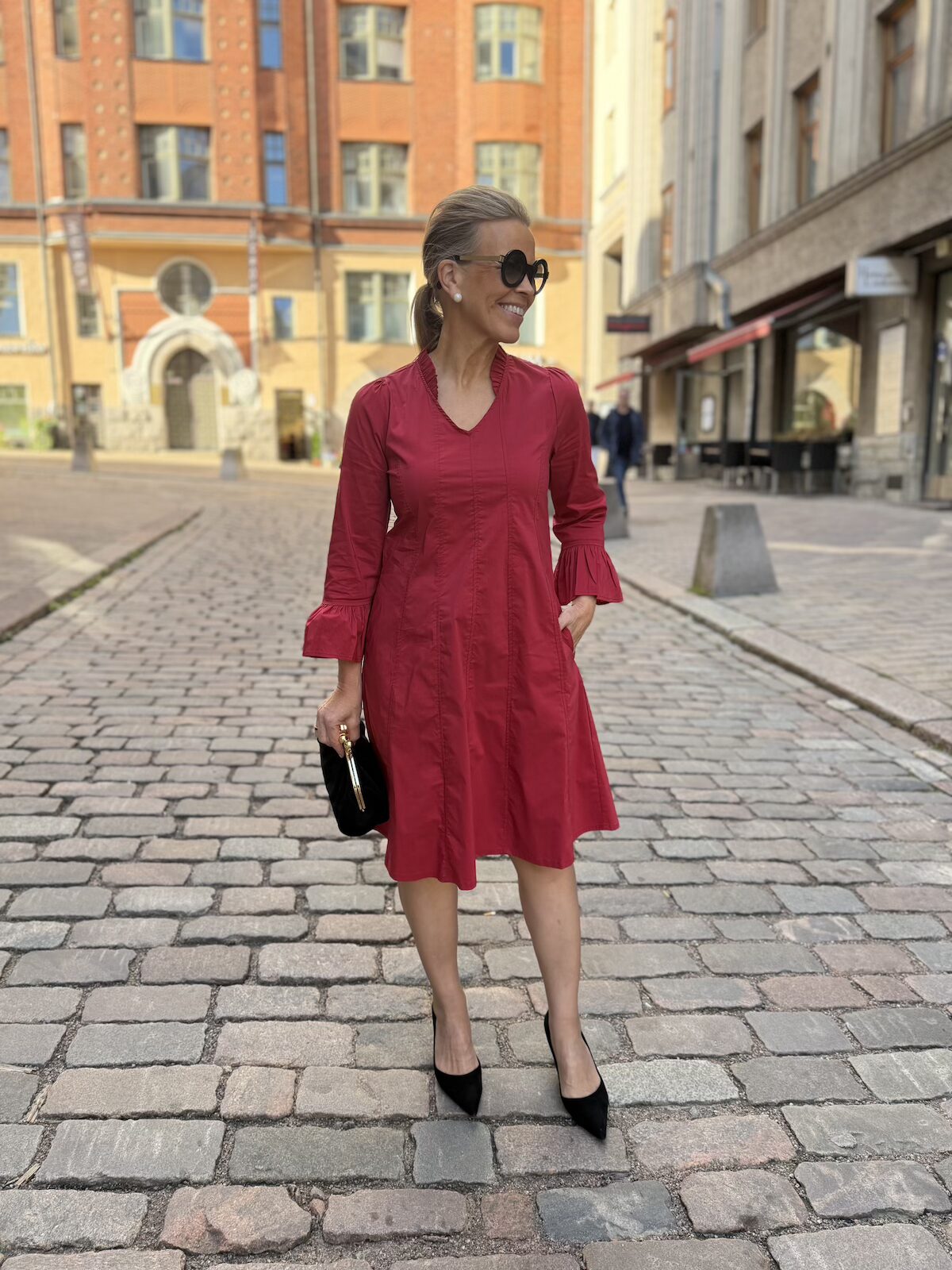 Daiva Antoinett mekko salsahihoilla; punainen - Image 2