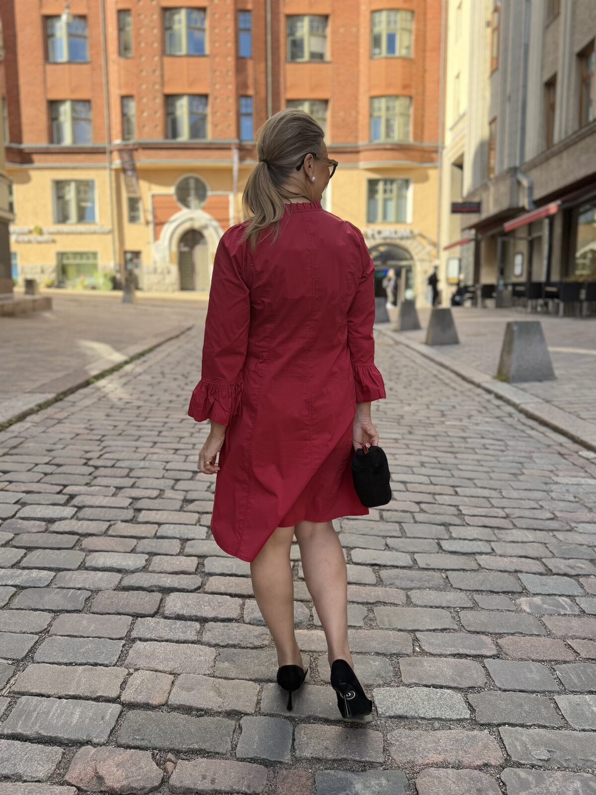 Daiva Antoinett mekko salsahihoilla; punainen - Image 6