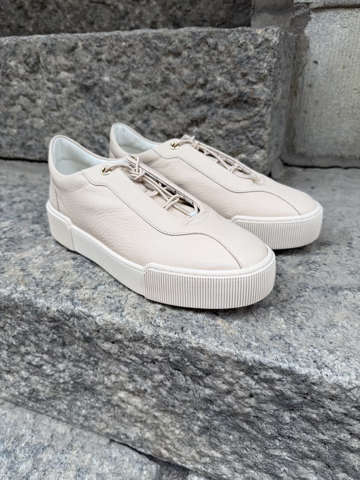 Pure tennarit joustavilla nauhoilla; beige - Image 3