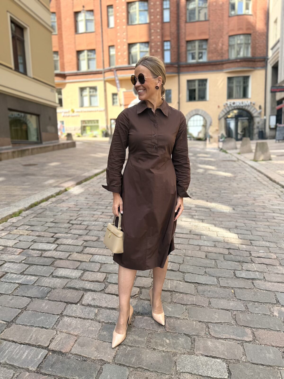 Daiva Antoinett mekko pitkällä hihalla; tummanruskea - Image 3