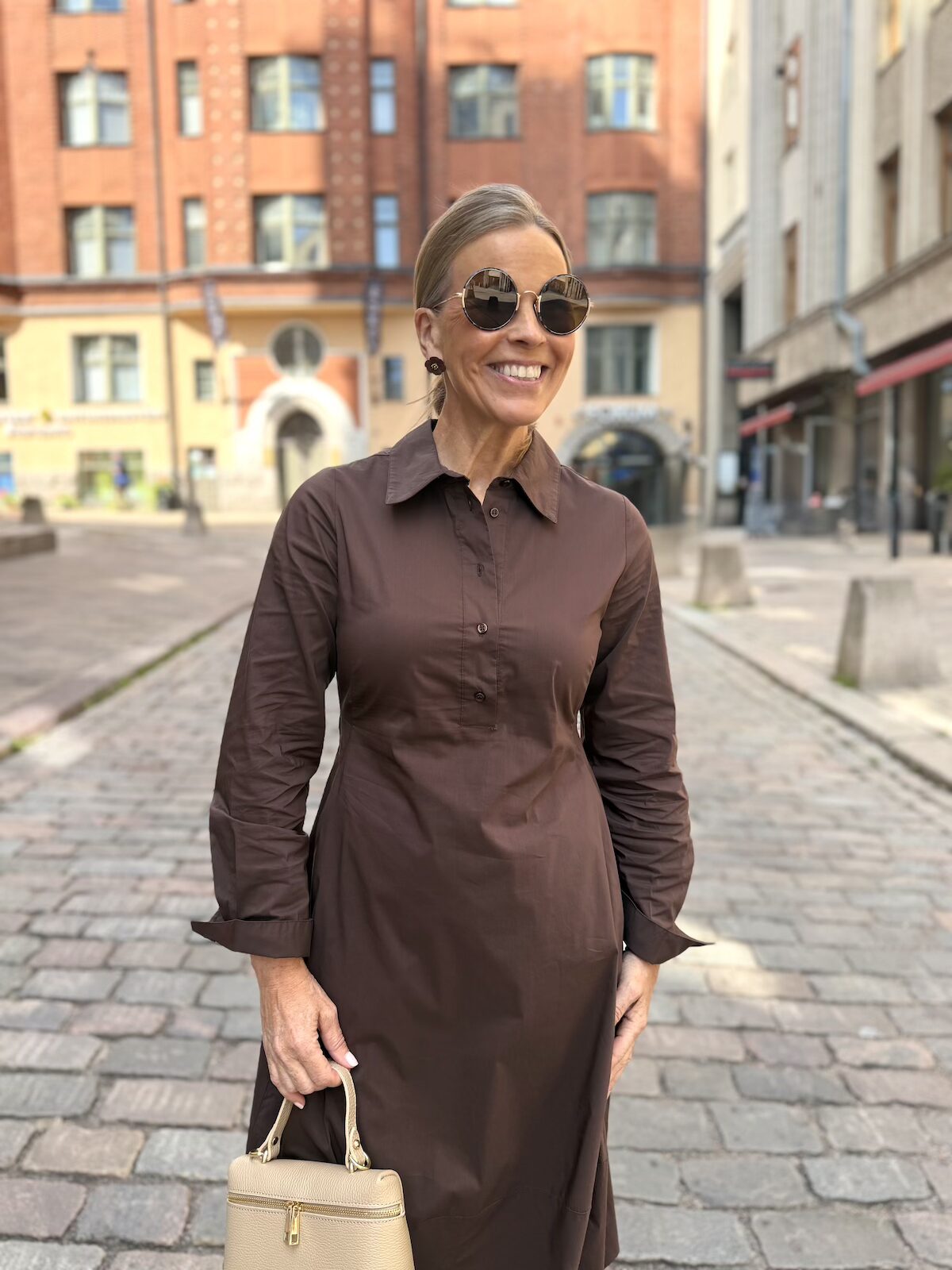 Daiva Antoinett mekko pitkällä hihalla; tummanruskea - Image 4