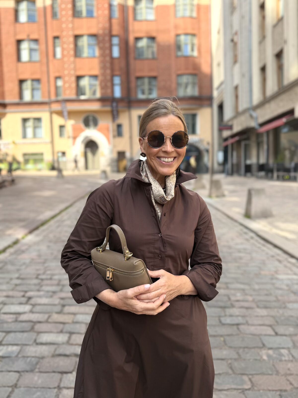 Caro kolmiohuivi; beige/ruskea paisley - Image 2