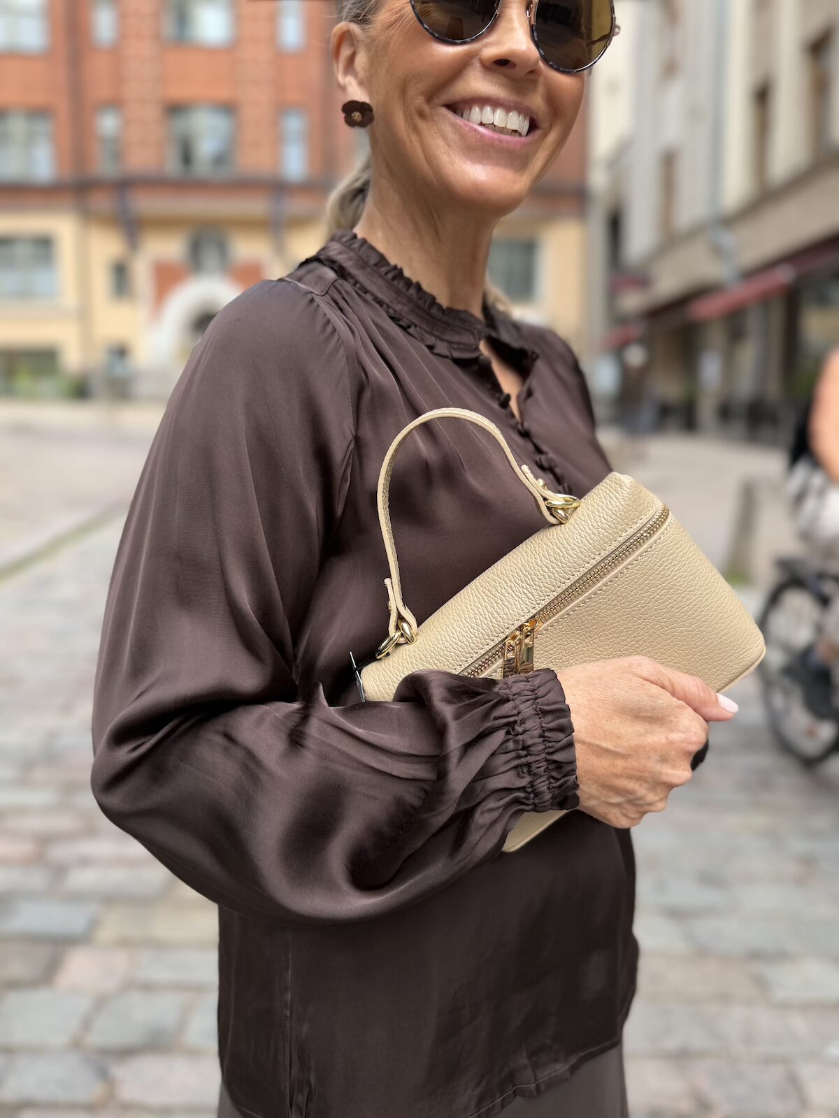 Caterina paita; tummanruskea - Image 4