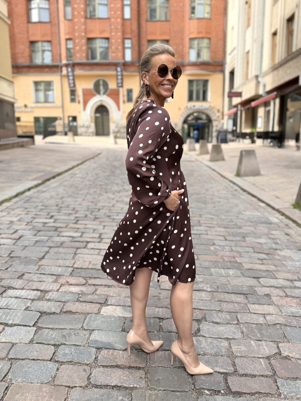Dotty pallokuosinen mekko; ruskea - Image 4