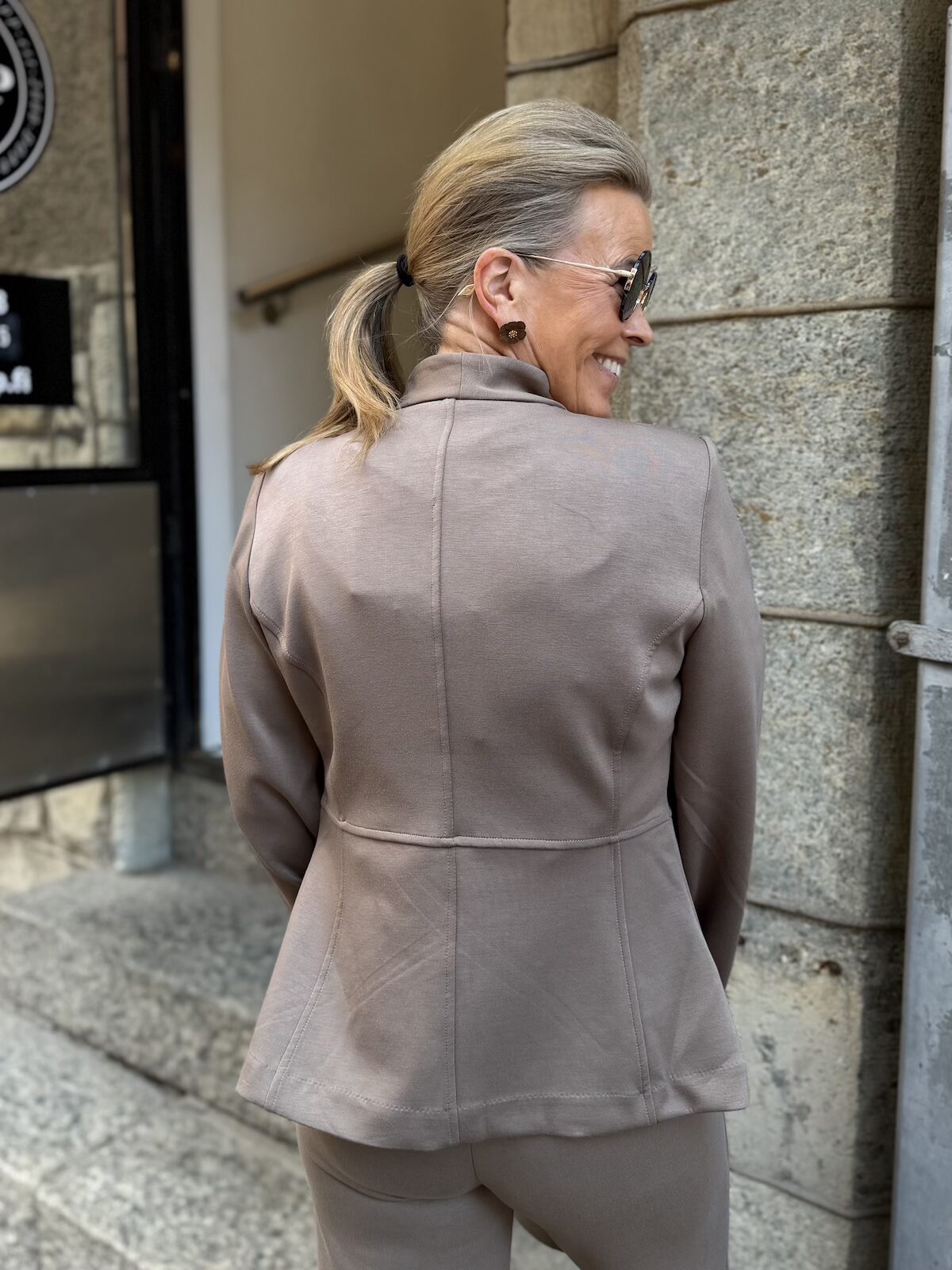 SL Marigold jakku; taupe - Image 5